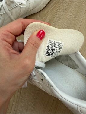 adidas Sneakers